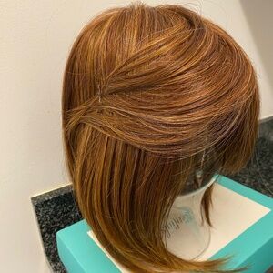 Brand new, never worn Gabor Essentials “Peace” Chin-Length Cut Wig.